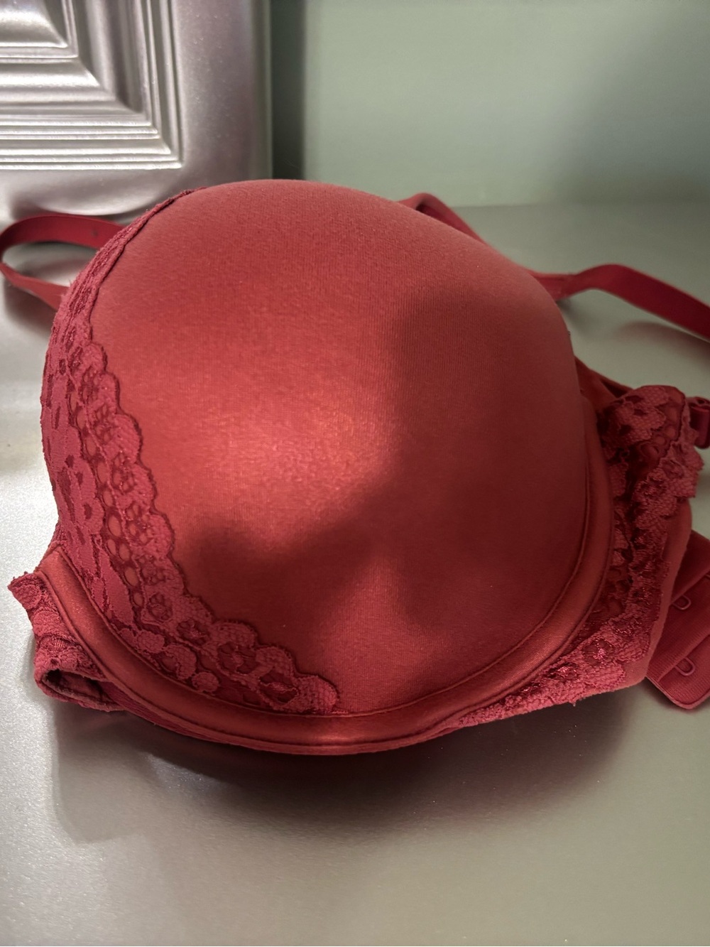 Victoria's Secret Smooth Lace-Trim Plunge Bra in Rose Red